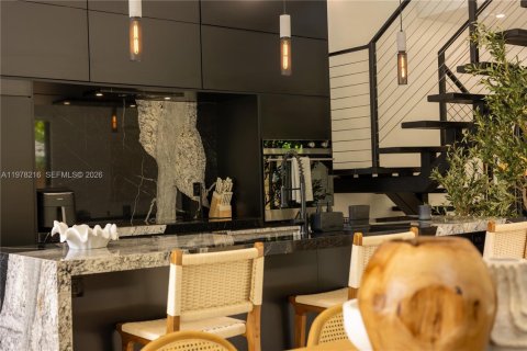 House in Miami-Dade, Florida 3 bedrooms, 213.68 sq.m. № 2044421 - photo 5