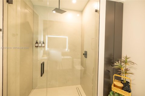 House in Miami-Dade, Florida 3 bedrooms, 213.68 sq.m. № 2044421 - photo 25