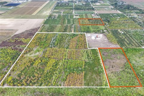 Commercial property in Florida City, Florida № 2057870 - photo 4