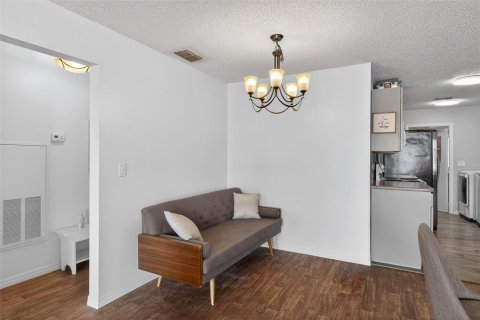 Condo in Winter Haven, Florida, 2 bedrooms № 2096569 - photo 8