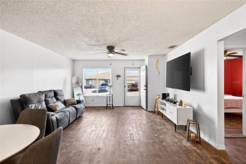 Condo in Winter Haven, Florida, 2 bedrooms № 2096569 - photo 5