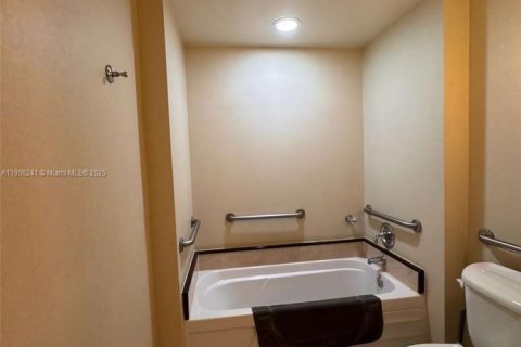 Copropriété à vendre à Sunny Isles Beach, Floride: 61.69 m2 № 2013563 - photo 14