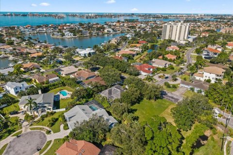 Casa en venta en Saint Petersburg, Florida, 4 dormitorios № 1950195 - foto 14