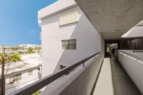 Condo in Miami Beach, Florida, 2 bedrooms  № 1827465 - photo 4