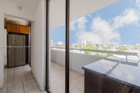 Condo in Miami Beach, Florida, 2 bedrooms  № 1827465 - photo 5