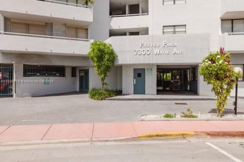 Condo in Miami Beach, Florida, 2 bedrooms  № 1827465 - photo 2