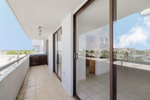 Condo in Miami Beach, Florida, 2 bedrooms  № 1827465 - photo 3