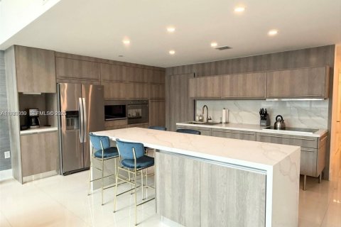 Condo in Miami Beach, Florida, 2 bedrooms  № 2043126 - photo 7