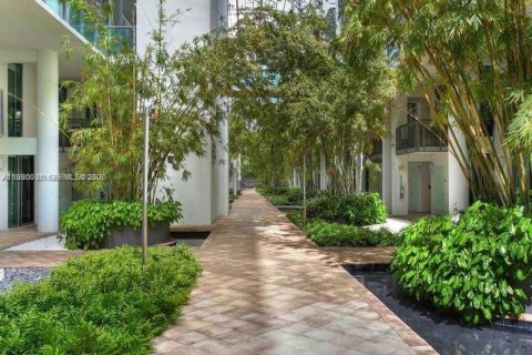 Condo in Miami Beach, Florida, 2 bedrooms  № 2043126 - photo 2
