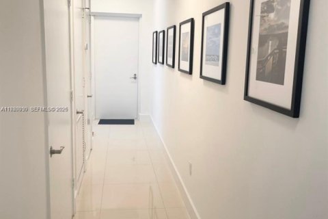 Condo in Miami Beach, Florida, 2 bedrooms  № 2043126 - photo 3