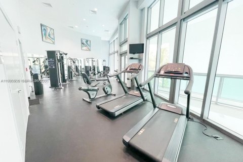 Condo in Miami Beach, Florida, 2 bedrooms  № 2043126 - photo 15