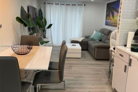 Apartamento en alquiler en Plantation, Florida, 1 dormitorio, 92.9 m2 № 1979283 - foto 2