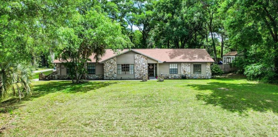 House in DeLand, Florida 3 bedrooms, 169.92 sq.m. № 1850930