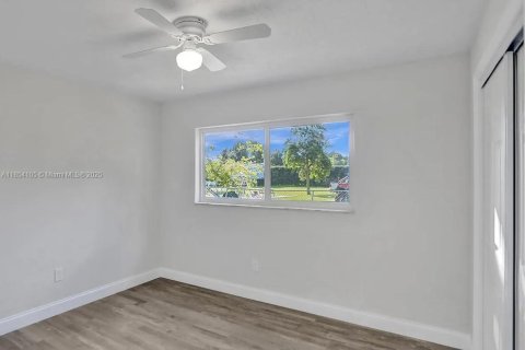 House in Davie, Florida 4 bedrooms, 149.94 sq.m. № 1872169 - photo 8