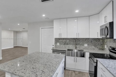 House in Davie, Florida 4 bedrooms, 149.94 sq.m. № 1872169 - photo 3