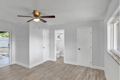 House in Davie, Florida 4 bedrooms, 149.94 sq.m. № 1872169 - photo 10