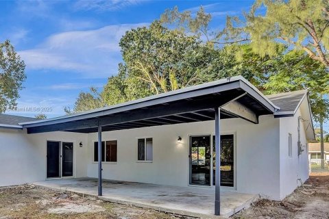 House in Davie, Florida 4 bedrooms, 149.94 sq.m. № 1872169 - photo 13