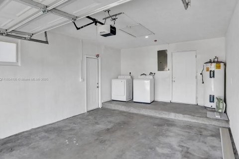 House in Davie, Florida 4 bedrooms, 149.94 sq.m. № 1872169 - photo 12