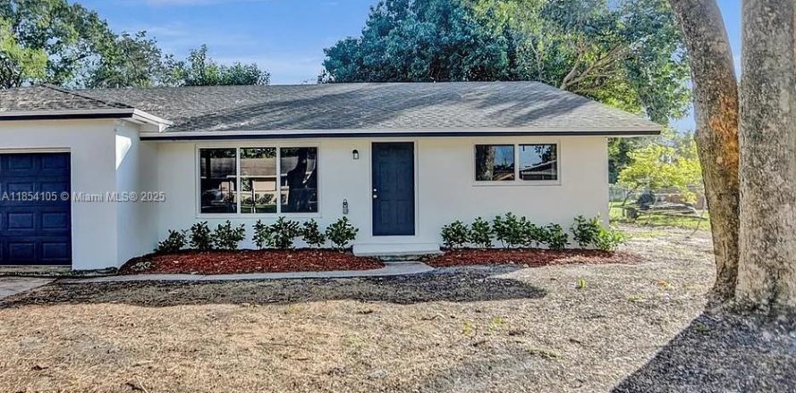 House in Davie, Florida 4 bedrooms, 149.94 sq.m. № 1872169