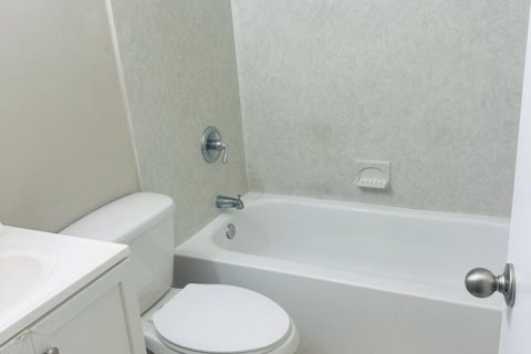Снять в аренду виллу или дом в Порт-Сент-Луси, Флорида 5 комнат, 84.73м2, № 2269048 - фото 10