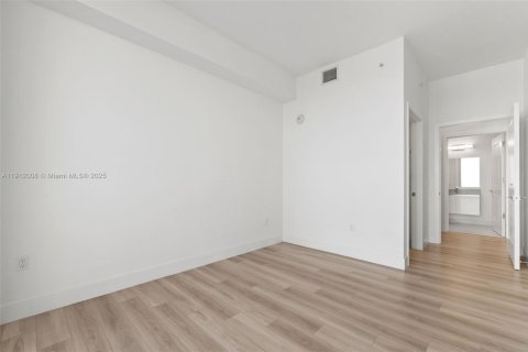 Снять в аренду квартиру в Халландейл-Бич, Флорида 2 спальни, 120.49м2, № 1969642 - фото 23