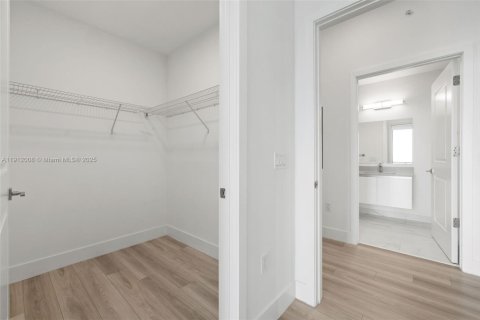 Снять в аренду квартиру в Халландейл-Бич, Флорида 2 спальни, 120.49м2, № 1969642 - фото 24