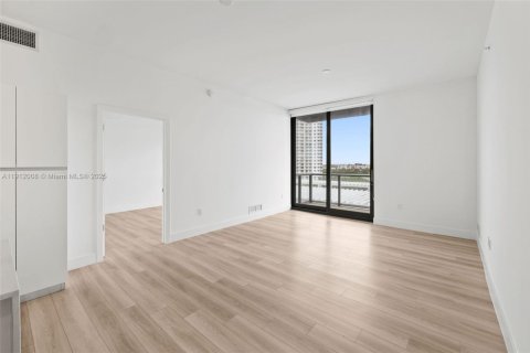 Снять в аренду квартиру в Халландейл-Бич, Флорида 2 спальни, 120.49м2, № 1969642 - фото 9