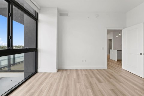 Снять в аренду квартиру в Халландейл-Бич, Флорида 2 спальни, 120.49м2, № 1969642 - фото 20