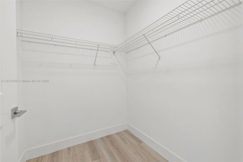 Снять в аренду квартиру в Халландейл-Бич, Флорида 2 спальни, 120.49м2, № 1969642 - фото 26