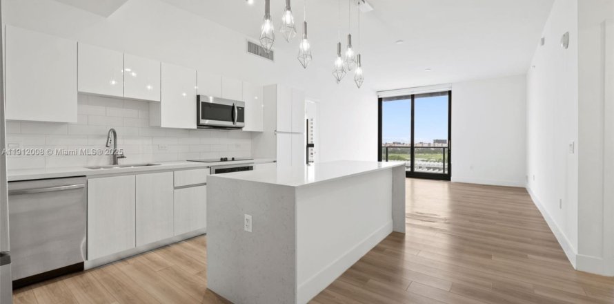 Квартира в Халландейл-Бич, Флорида 2 спальни, 120.49м2 № 1969642