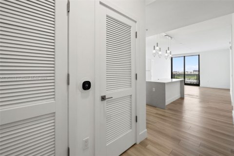 Снять в аренду квартиру в Халландейл-Бич, Флорида 2 спальни, 120.49м2, № 1969642 - фото 12