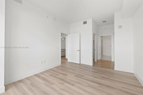 Снять в аренду квартиру в Халландейл-Бич, Флорида 2 спальни, 120.49м2, № 1969642 - фото 17