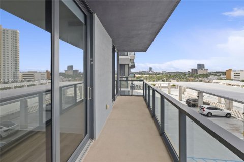 Снять в аренду квартиру в Халландейл-Бич, Флорида 2 спальни, 120.49м2, № 1969642 - фото 6