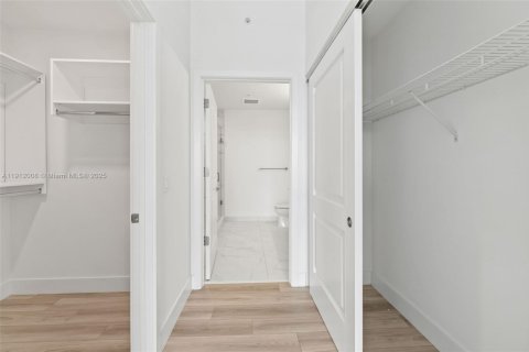 Снять в аренду квартиру в Халландейл-Бич, Флорида 2 спальни, 120.49м2, № 1969642 - фото 25