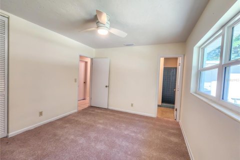 House in Gainesville, Florida 4 bedrooms, 175.86 sq.m. № 1808747 - photo 15