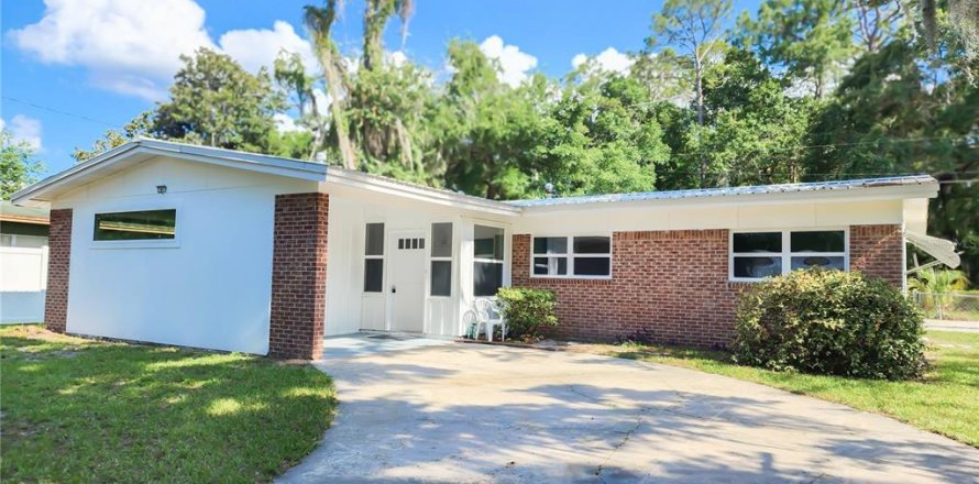 House in Gainesville, Florida 4 bedrooms, 175.86 sq.m. № 1808747