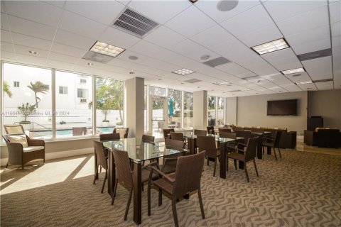 Condo in Fort Lauderdale, Florida, 2 bedrooms  № 1375380 - photo 13
