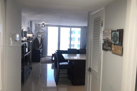 Condo in Fort Lauderdale, Florida, 2 bedrooms  № 1375380 - photo 5