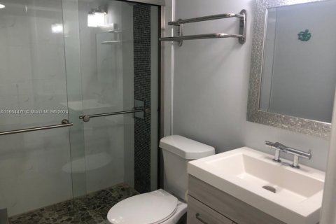Condo in Fort Lauderdale, Florida, 2 bedrooms  № 1375380 - photo 9