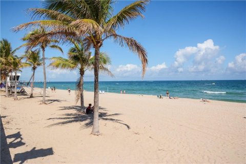 Condo in Fort Lauderdale, Florida, 2 bedrooms  № 1375380 - photo 17