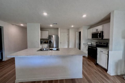 Casa en venta en Port St. Lucie, Florida, 4 dormitorios, 167.78 m2 № 2084200 - foto 3