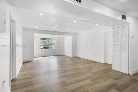 Casa en venta en Miami, Florida, 3 dormitorios, 84.73 m2 № 1995020 - foto 11