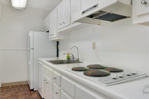 Купить кондоминиум в Майами-Бич, Флорида 49.24м2, № 1952797 - фото 18