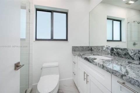 House in North Bay Village, Florida 4 bedrooms, 190.17 sq.m. № 2401369 - photo 20