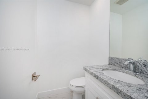 House in North Bay Village, Florida 4 bedrooms, 190.17 sq.m. № 2401369 - photo 25