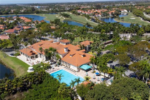 House in Doral, Florida 3 bedrooms, 152.55 sq.m. № 1953254 - photo 2