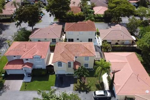 House in Doral, Florida 3 bedrooms, 152.55 sq.m. № 1953254 - photo 19