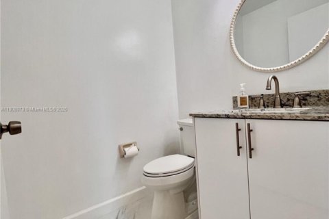 House in Doral, Florida 3 bedrooms, 152.55 sq.m. № 1953254 - photo 14