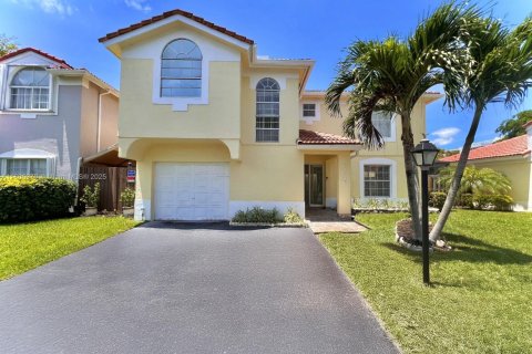 House in Doral, Florida 3 bedrooms, 152.55 sq.m. № 1953254 - photo 1