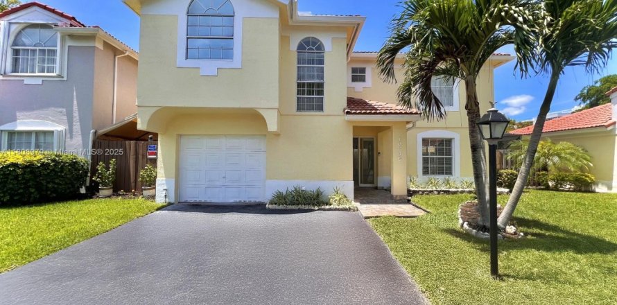 House in Doral, Florida 3 bedrooms, 152.55 sq.m. № 1953254